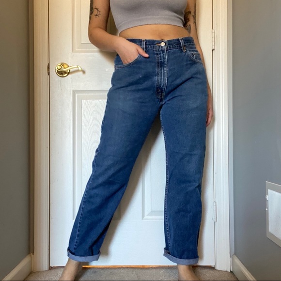 Dark wash Levi's - Picture 3 of 5